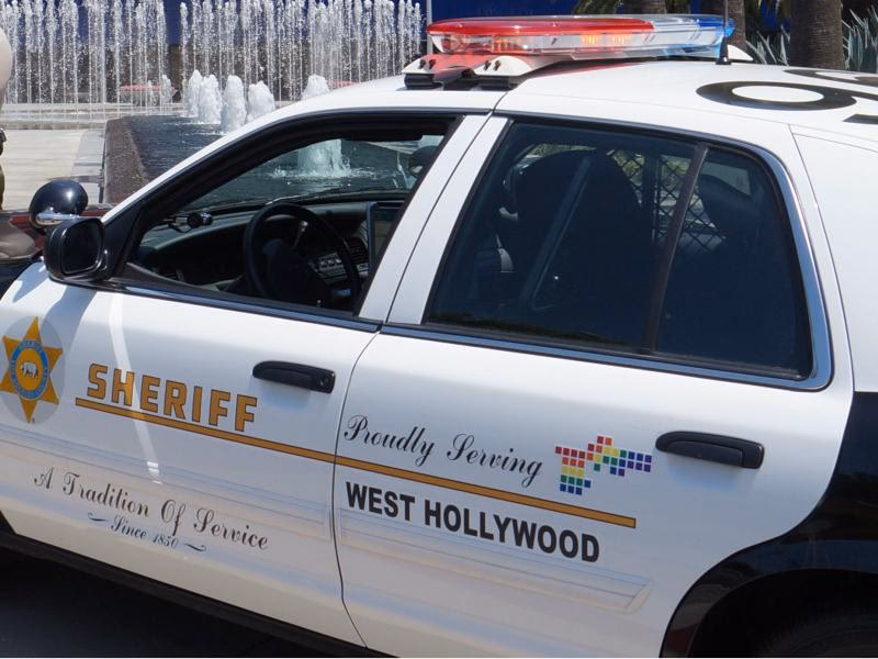 Who is Hollywood tow service?