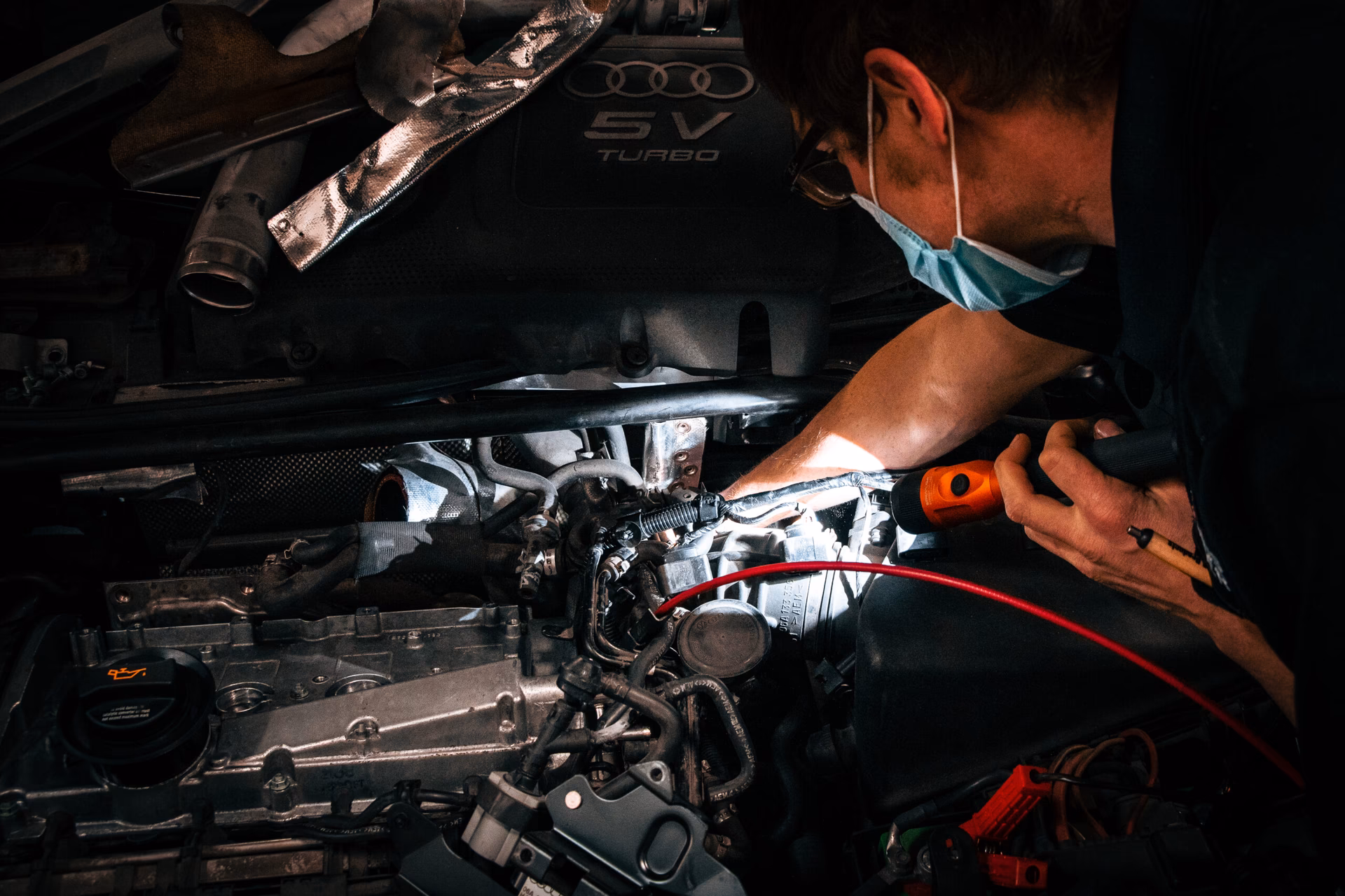 What time does Lothian Bus service start & end?