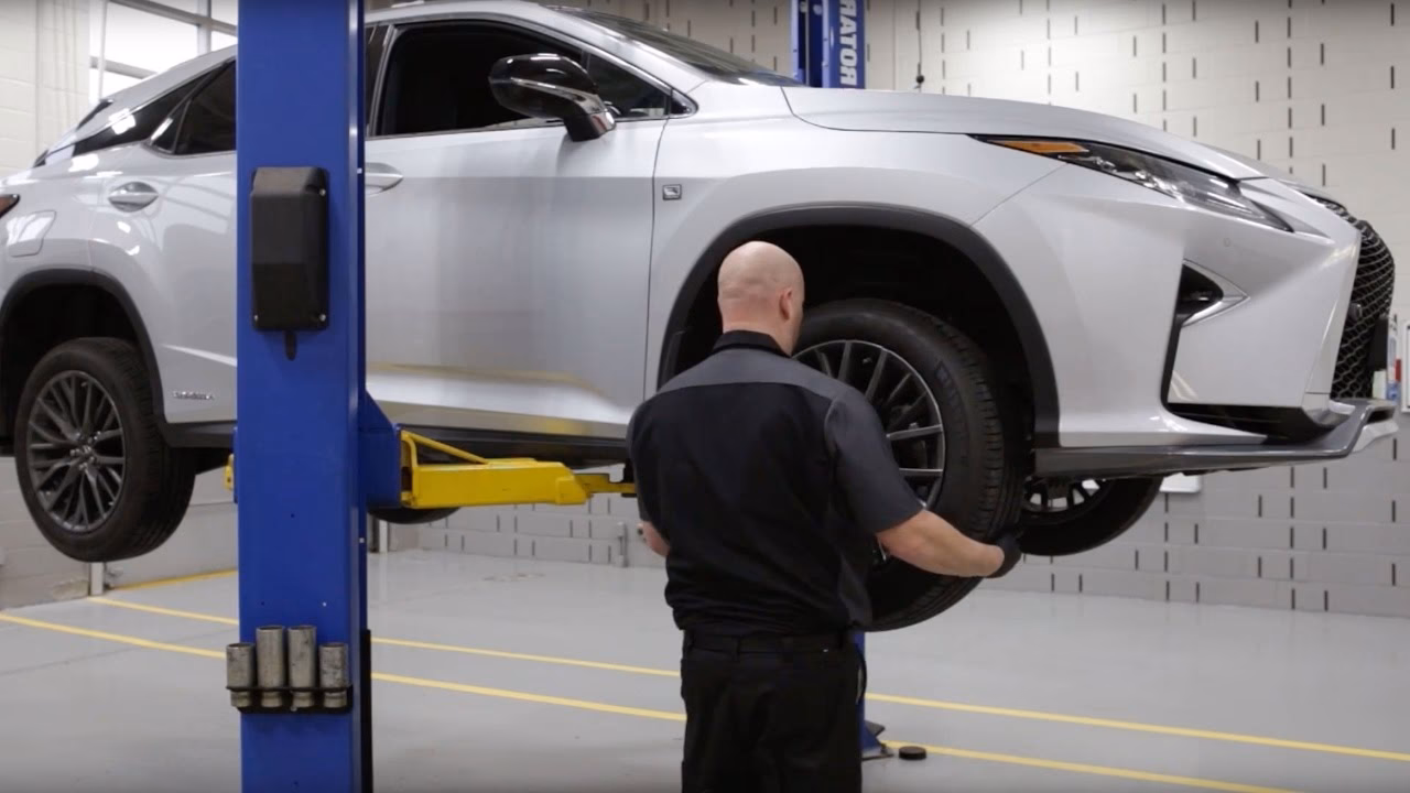 How much does a Lexus service cost?