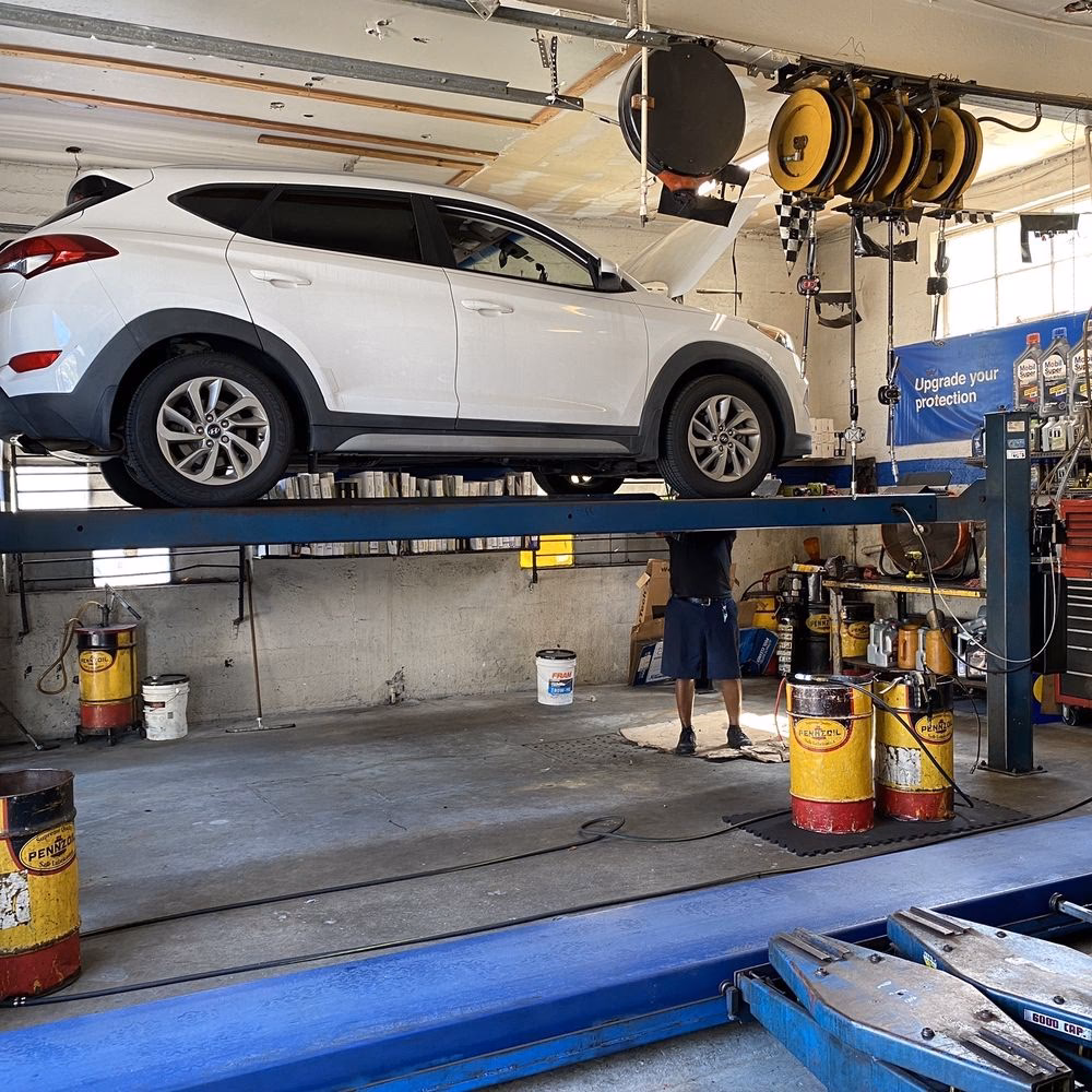 Does Lexus of Pembroke Pines offer a car service center?