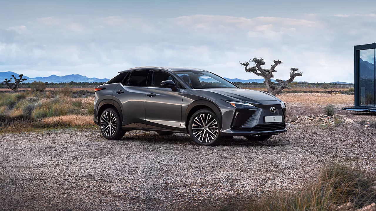 How long does a Lexus service last?