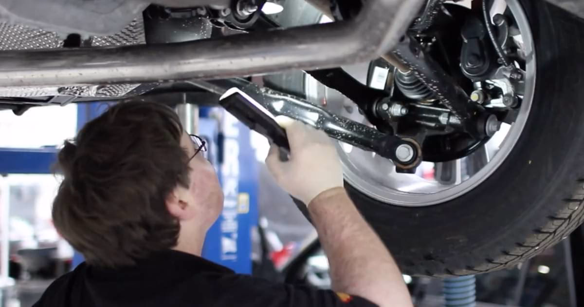 Is listers Land Rover Droitwich open or closed?