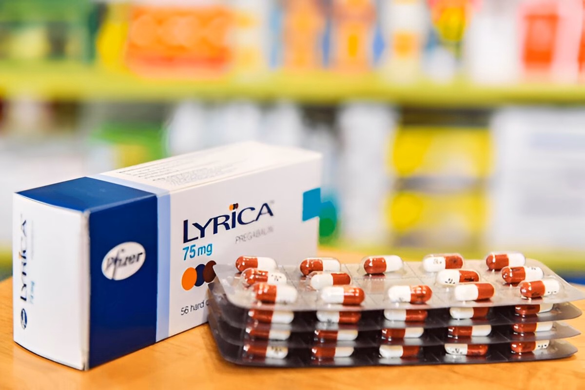 What are the side effects of Lyrica?
