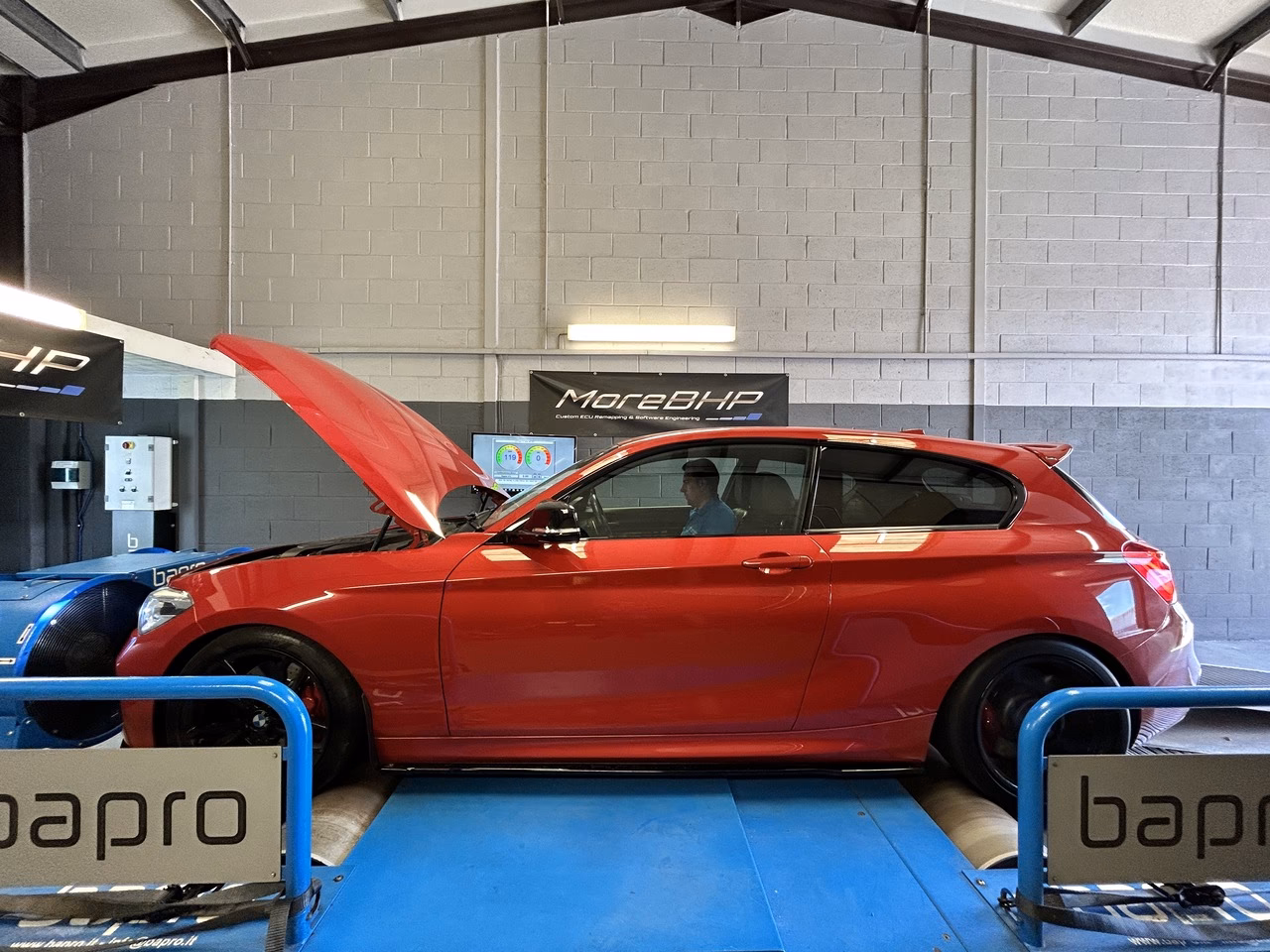 What is the BMW M140i tuning software package?