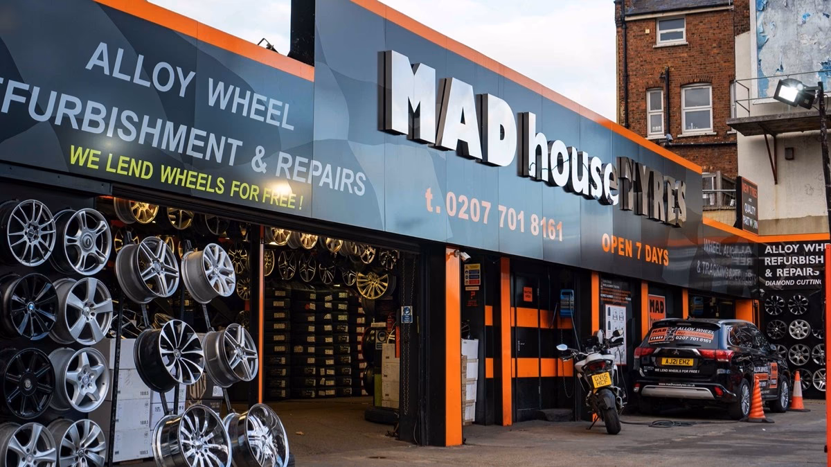 What size alloy tyres are available?