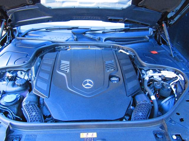 Where can I get Mercedes service in Manchester?