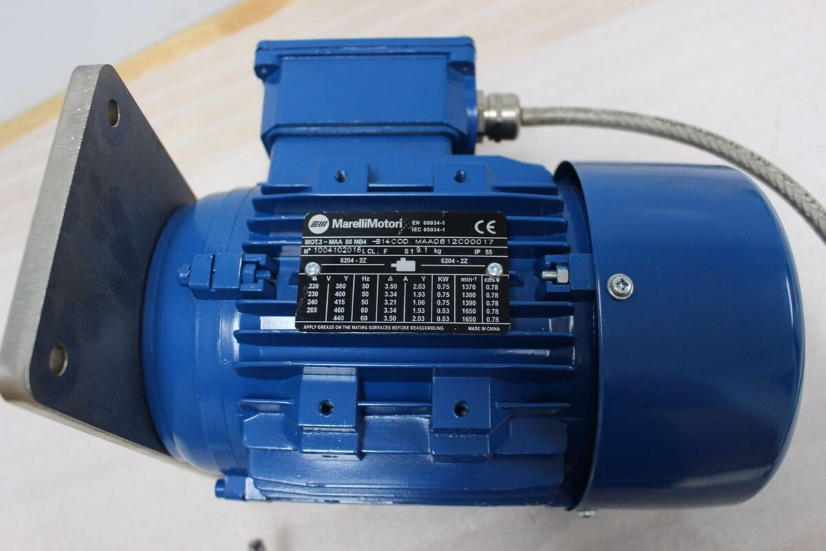 How many terminals does a MAA Motor have?