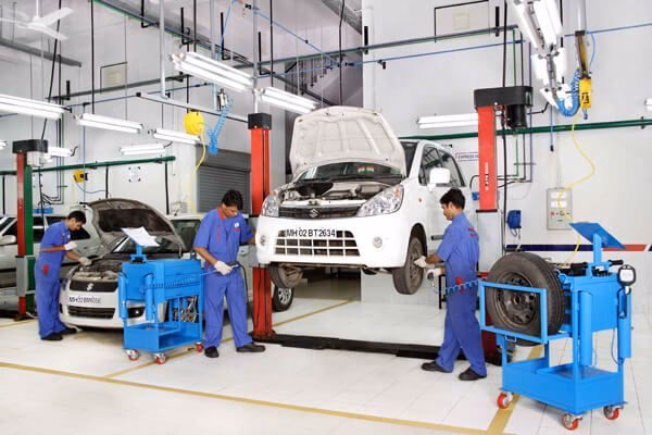 How many Maruti service centers in New Delhi?