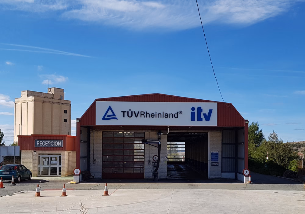 Where is the bus station in Menorca?