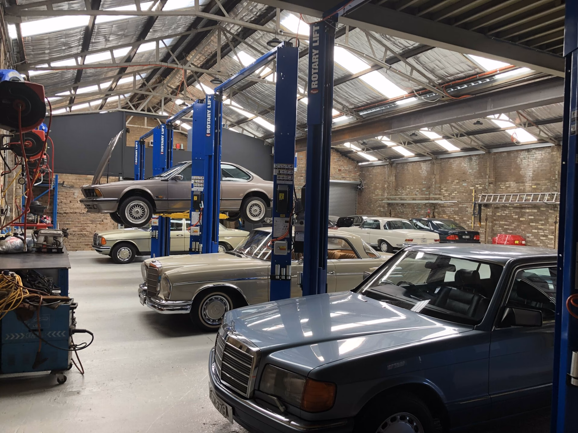 Who is Mercedes repair & service in Sydney?