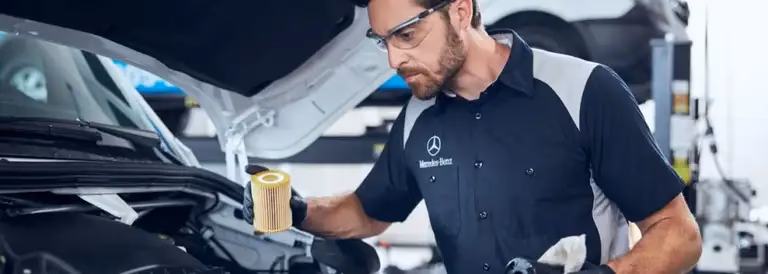 How to fill the engine with new oil in a Mercedes Benz?