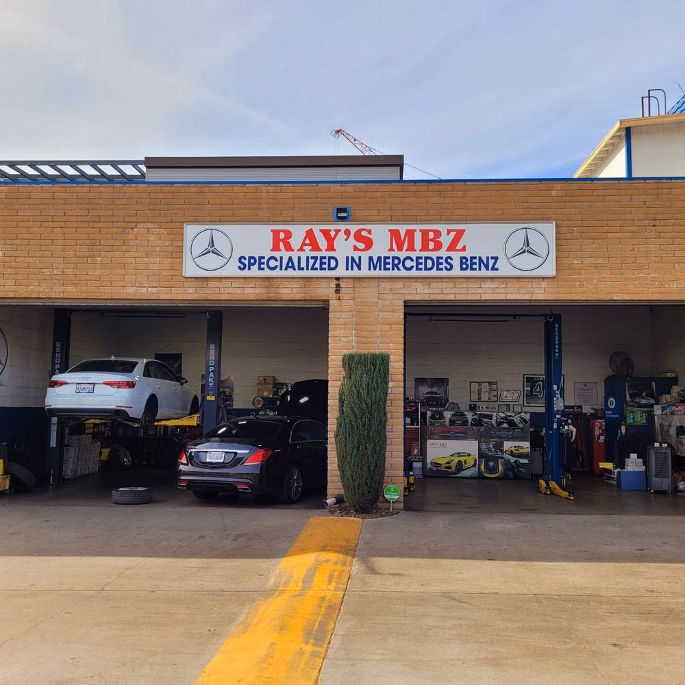 Are there Mercedes-Benz service specials in Los Angeles?