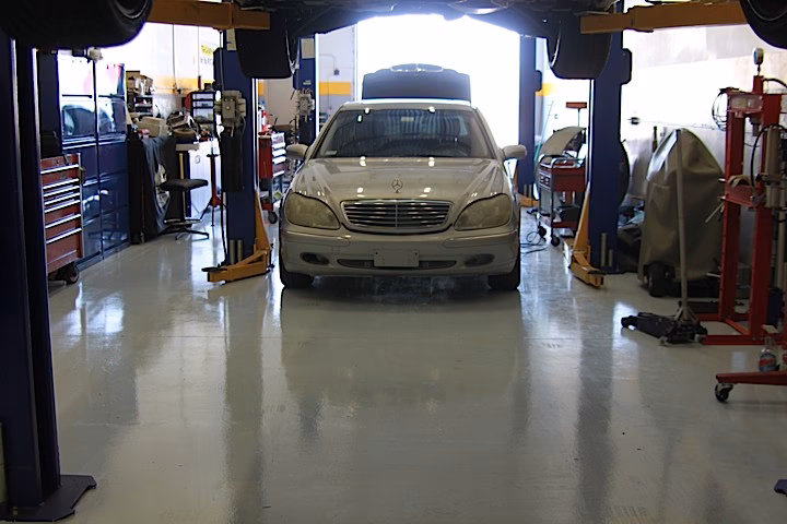 Where is Mercedez Benz of Miami located?