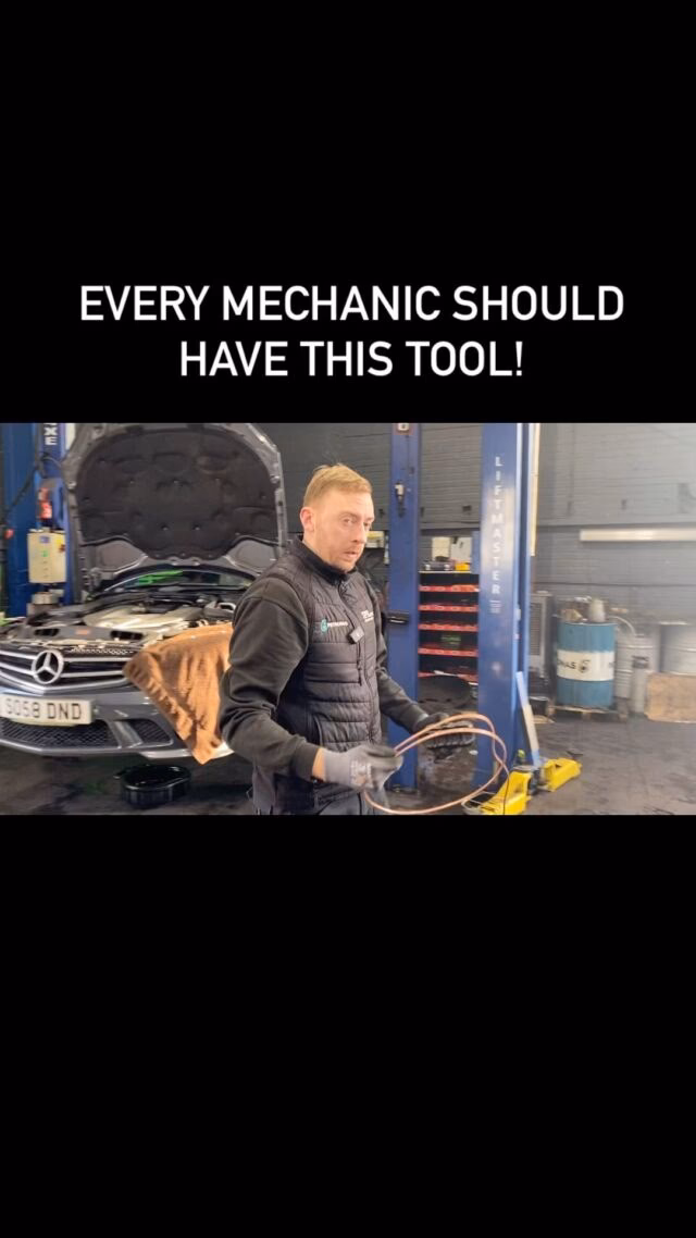 Can a Mercedes service be combined with an MOT?