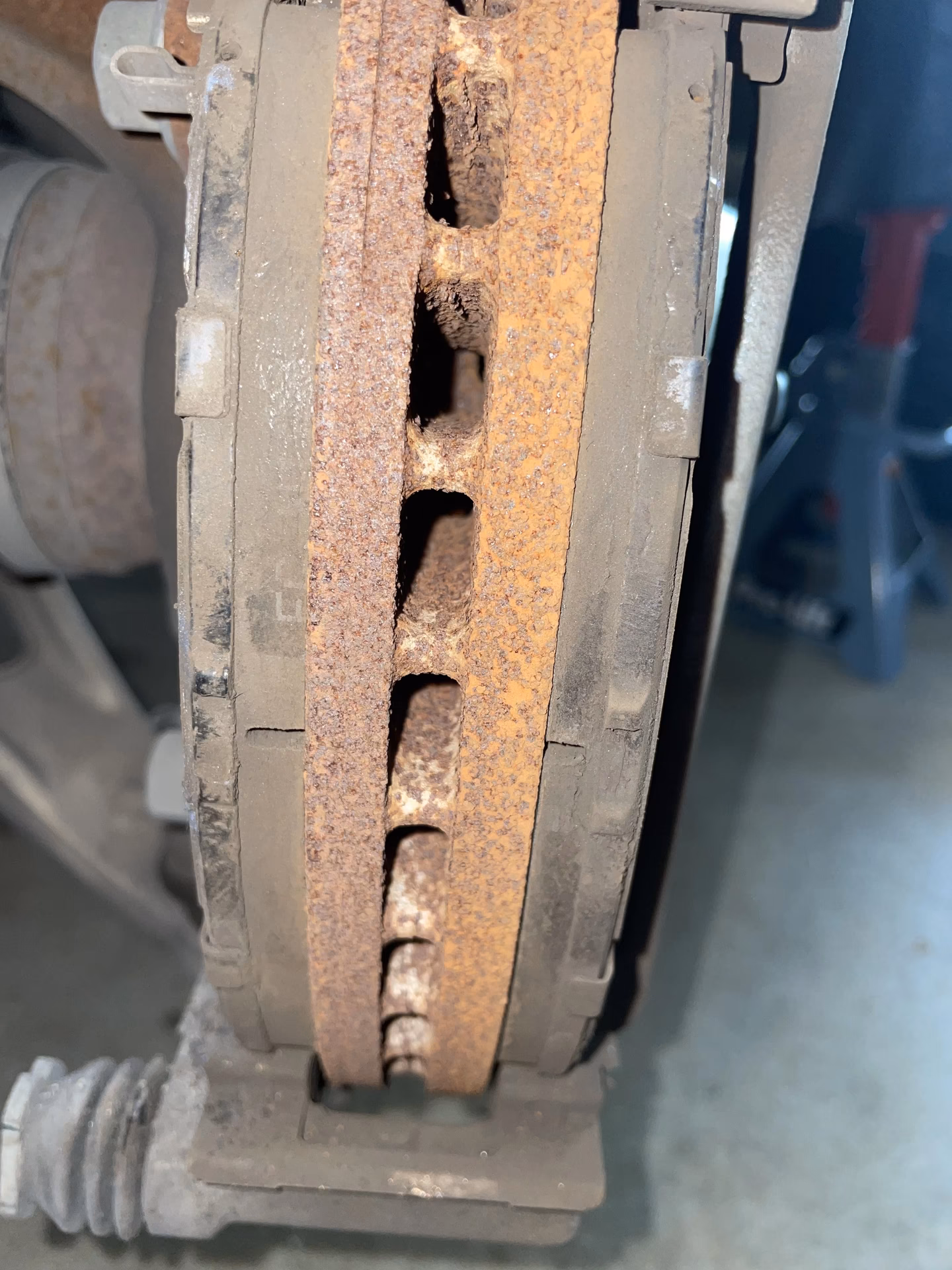 How do you determine the thickness of a brake pad?