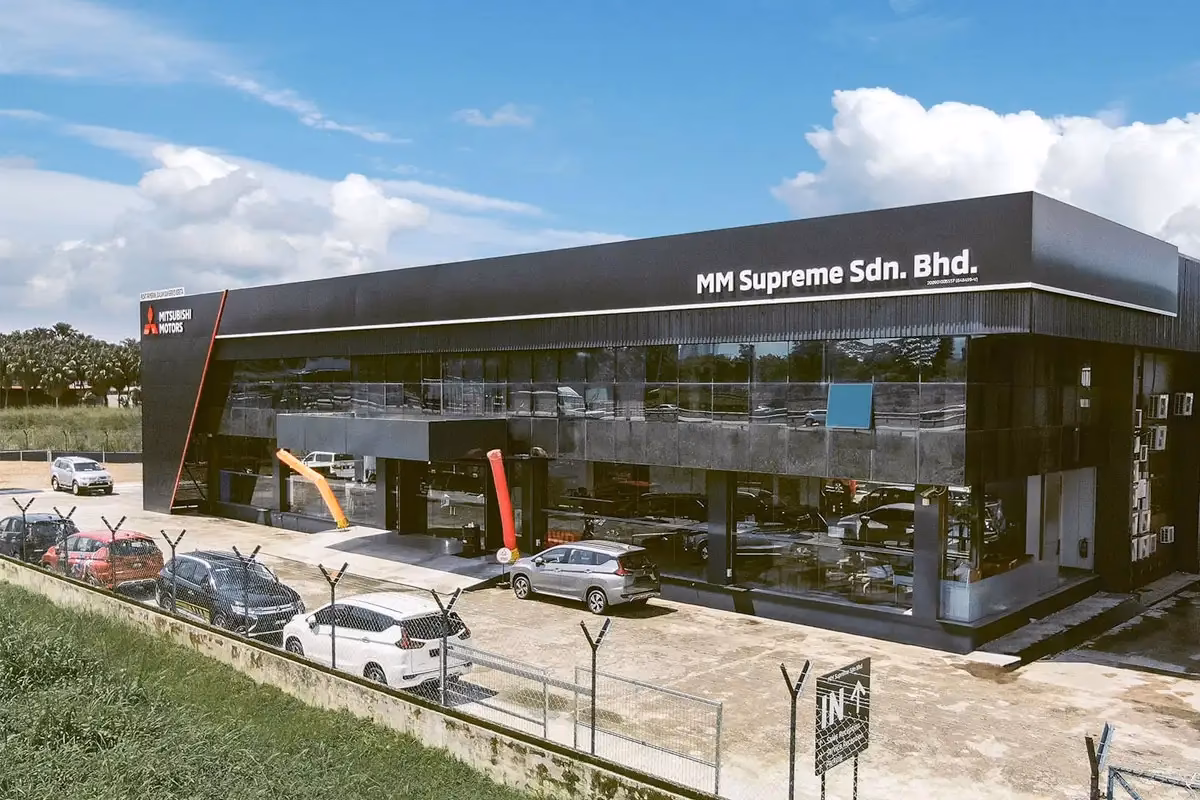 How many Mercedes Benz service centers in Johor Bahru?