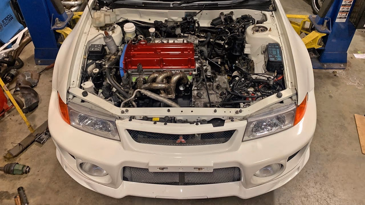 What kind of engine does a Mitsubishi Evo VIII have?