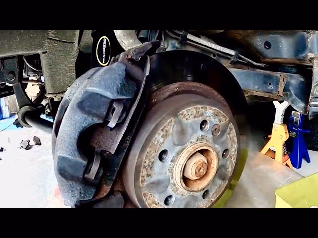 How much does a Mercedes-Benz ML350 brake pad replacement cost?