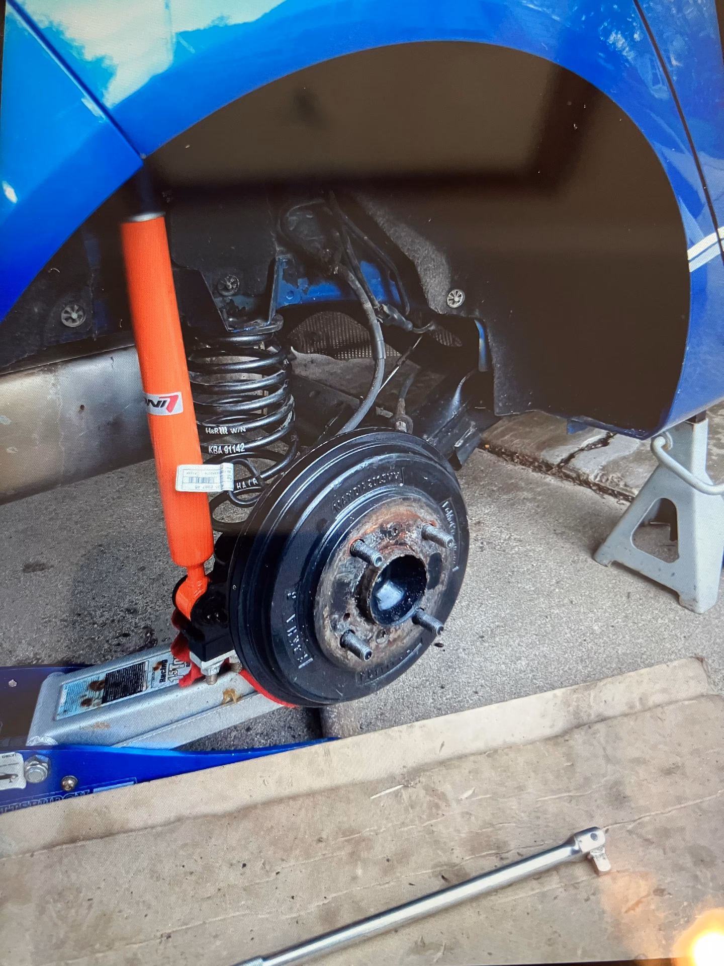 Is a shock absorber oil leak an MOT failure?