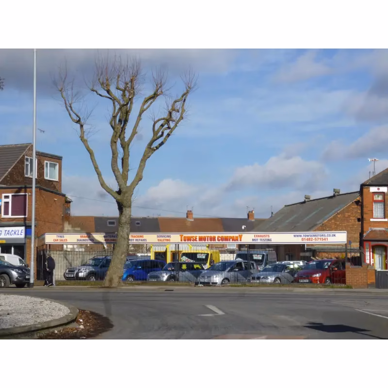 What time is the first bus to Anlaby Road in Hull?