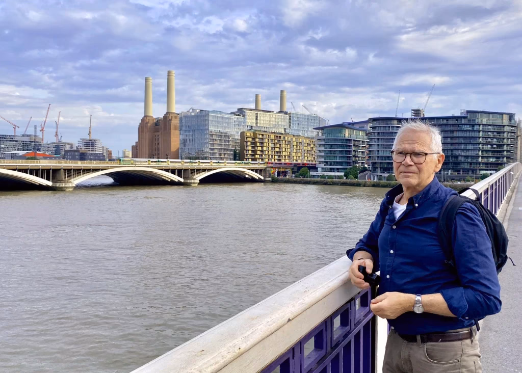 What is Battersea Bridge?