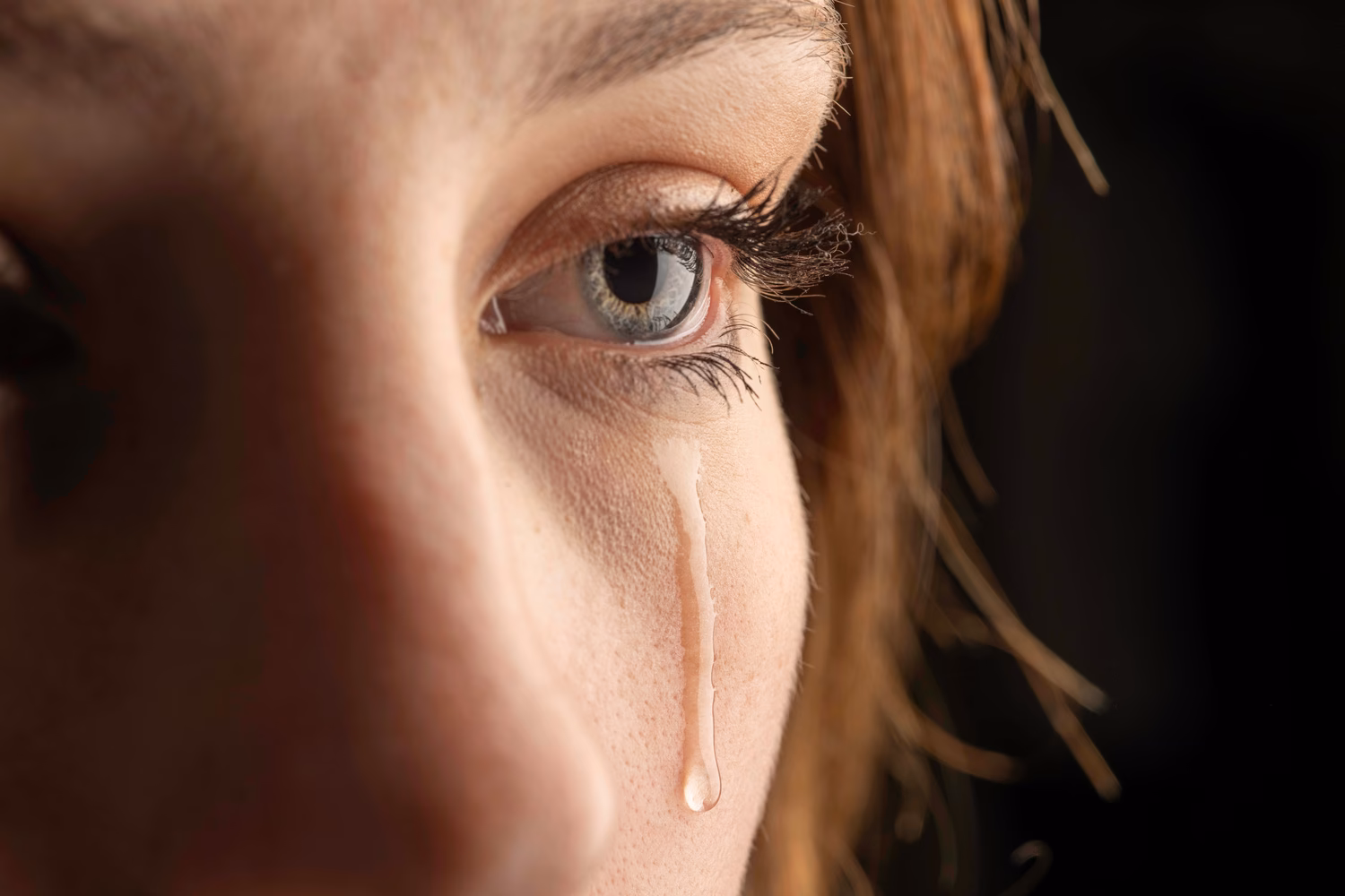 Quel est le synonyme de triste ?