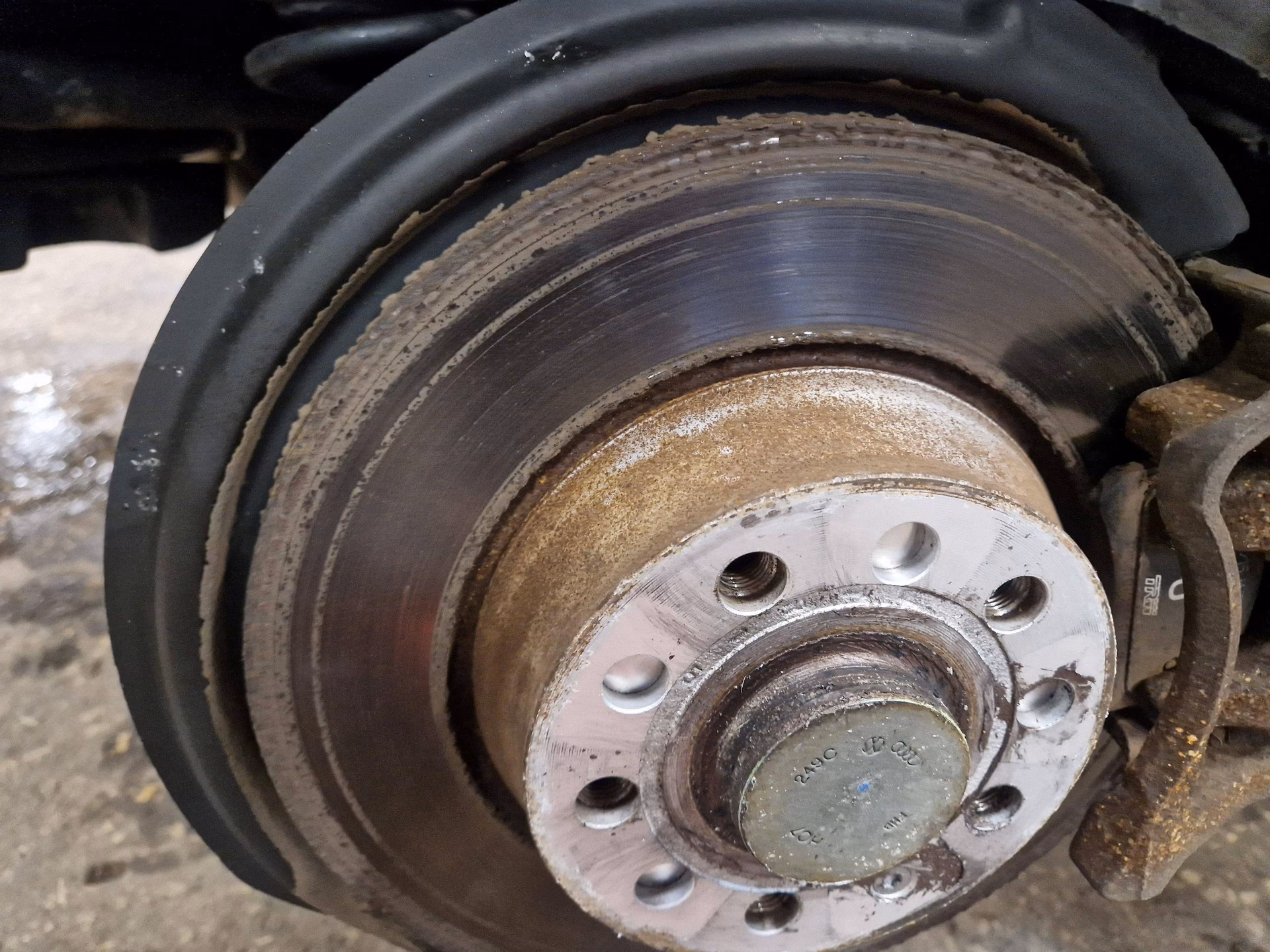 Are worn brake discs a MOT failure?