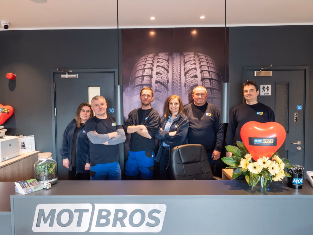 Who are motbros?