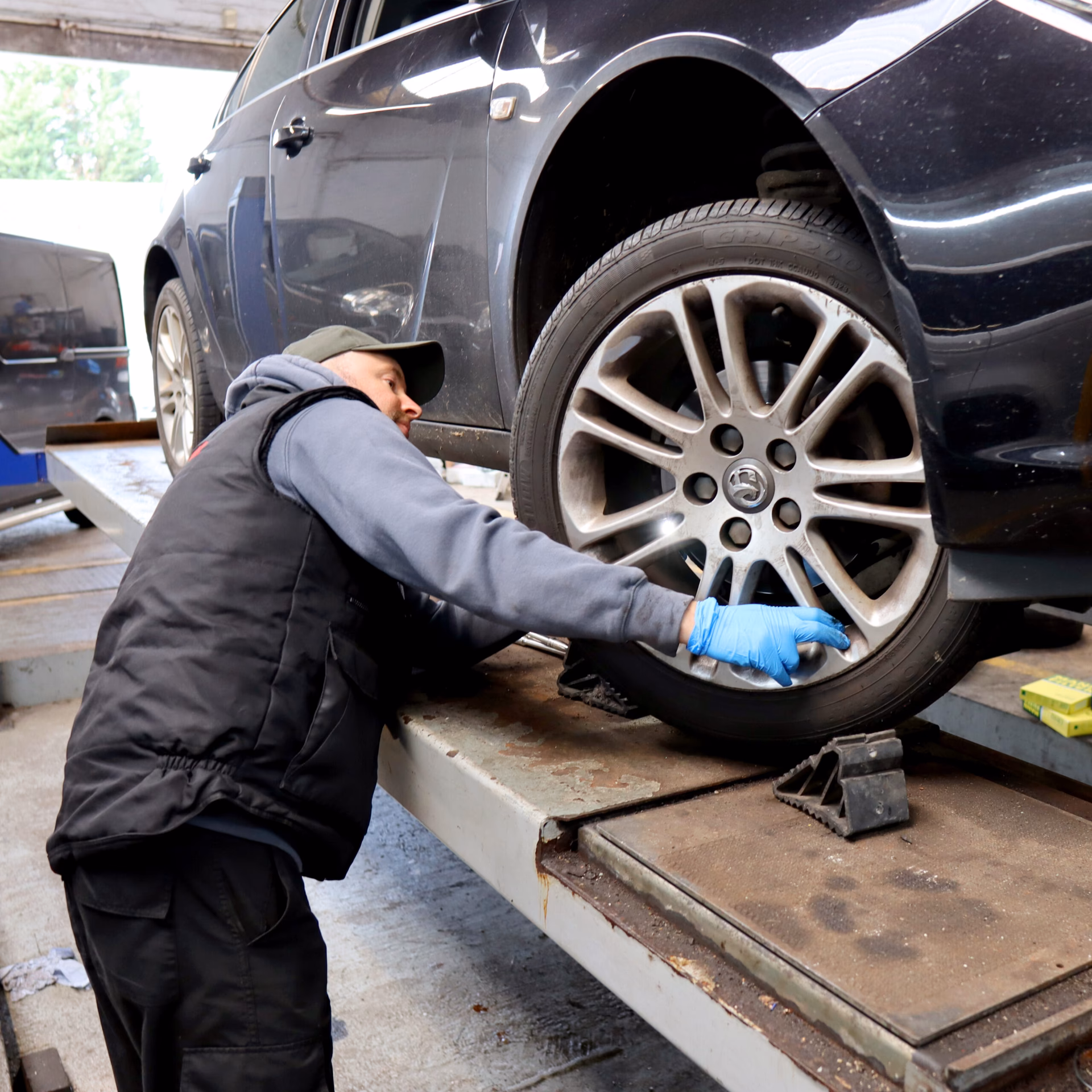 How do I book An MOT test at citycall Services Ltd?