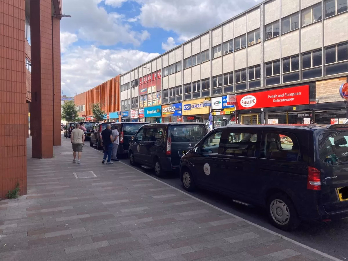 Are taxis available at Leicester station?