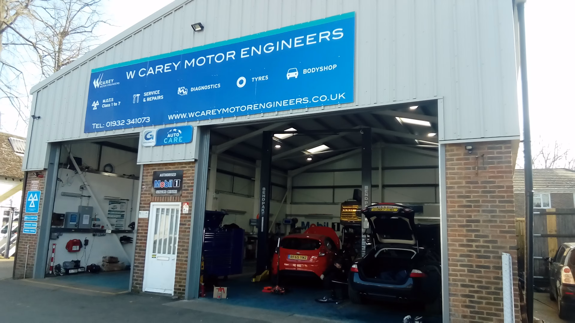 Where is T W White & Sons - Byfleet?