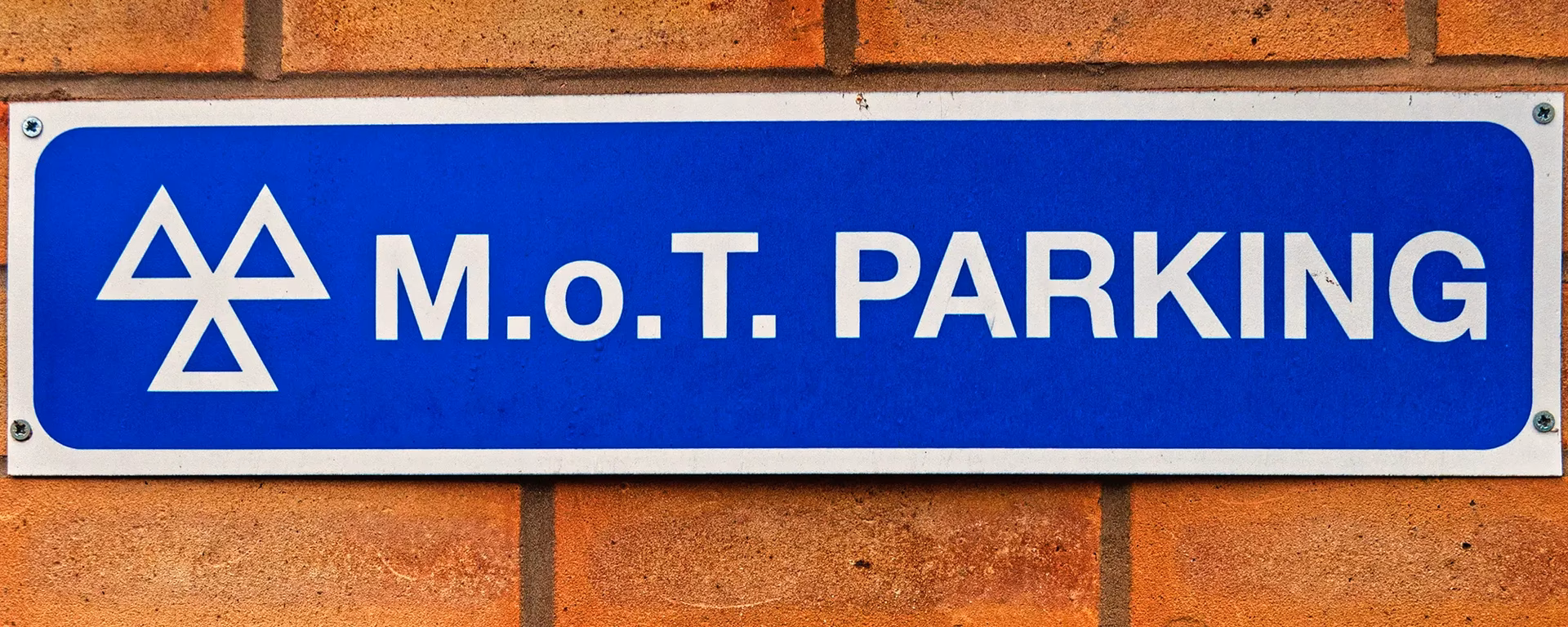 Who is E&M MOT & service centre Kidwelly?