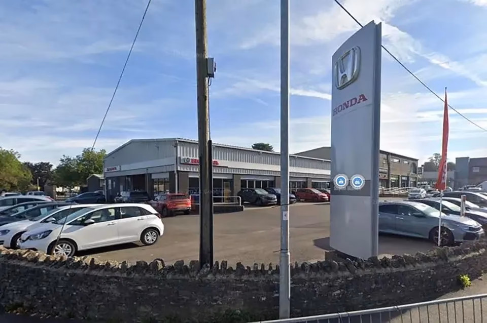 What are the opening hours at Shepton Mallet hospital?