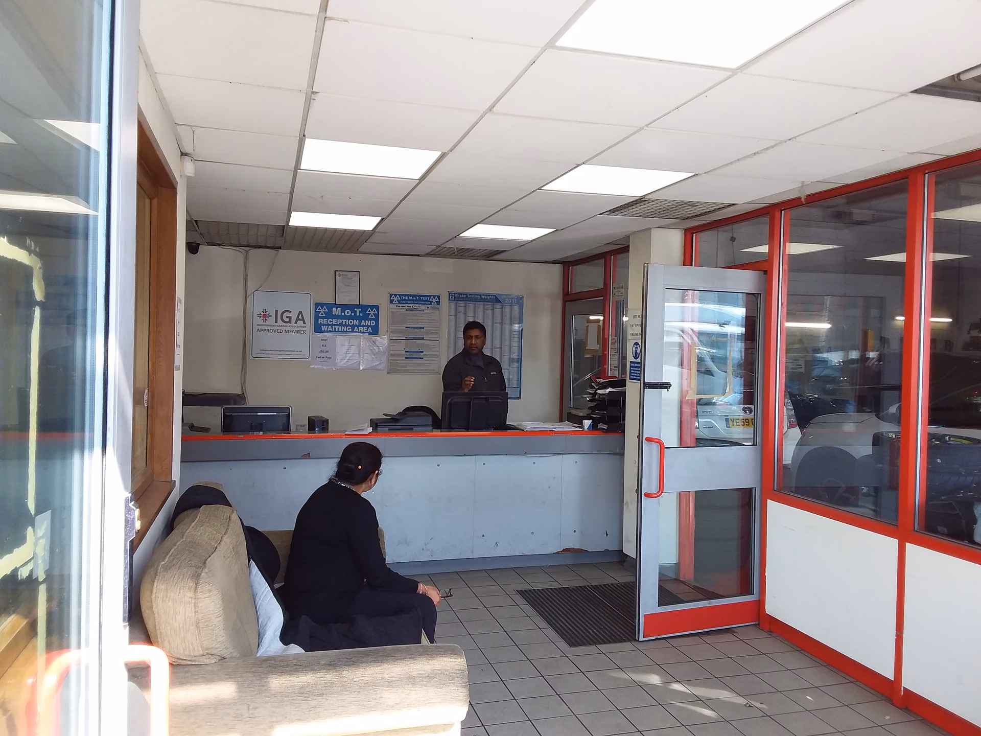 How long does an MOT test take in Rainham?