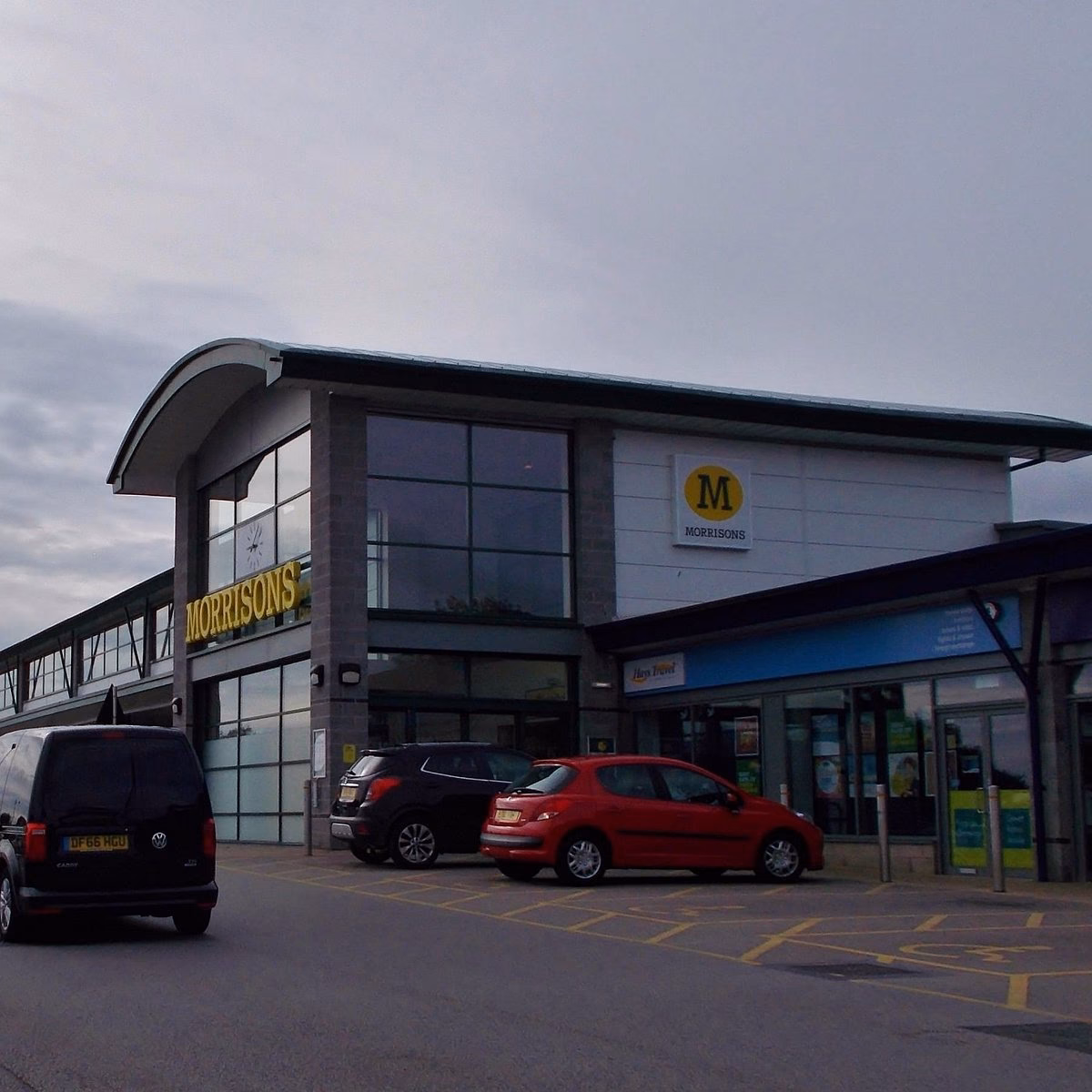 What are the business hours at Connah's Quay & Northop Hall?