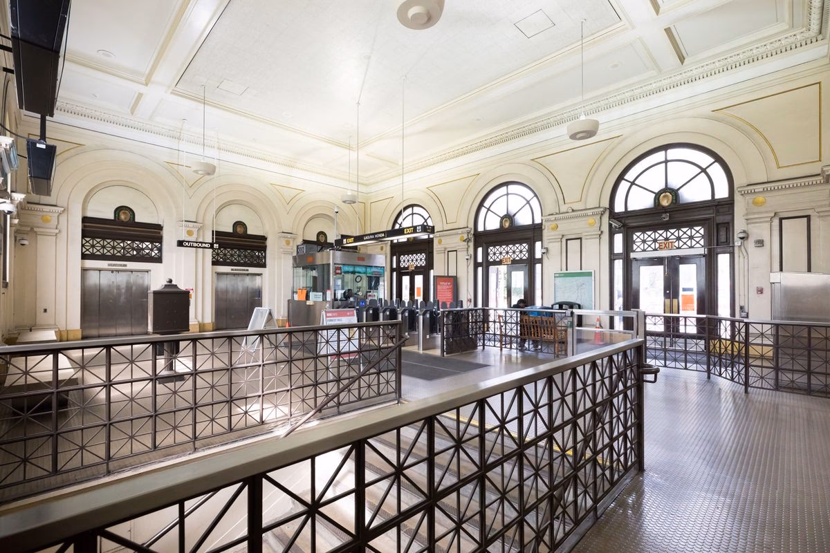 Where is Forest Hill railway station?