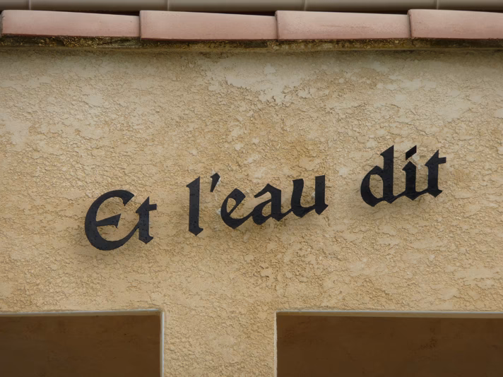 Quelle est la différence entre un mot forgé et un mot sans accent ?