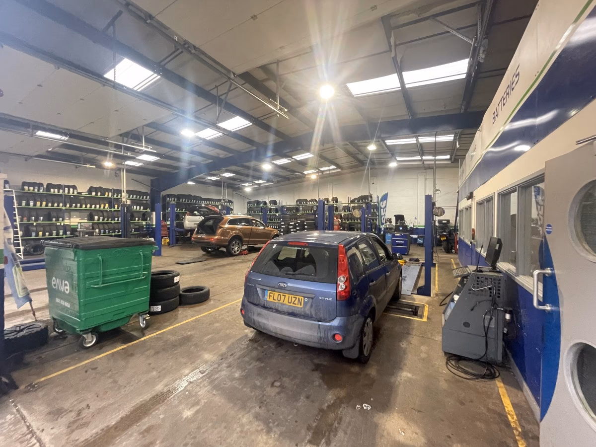 How much does it cost to rent a garage in Mapperley?
