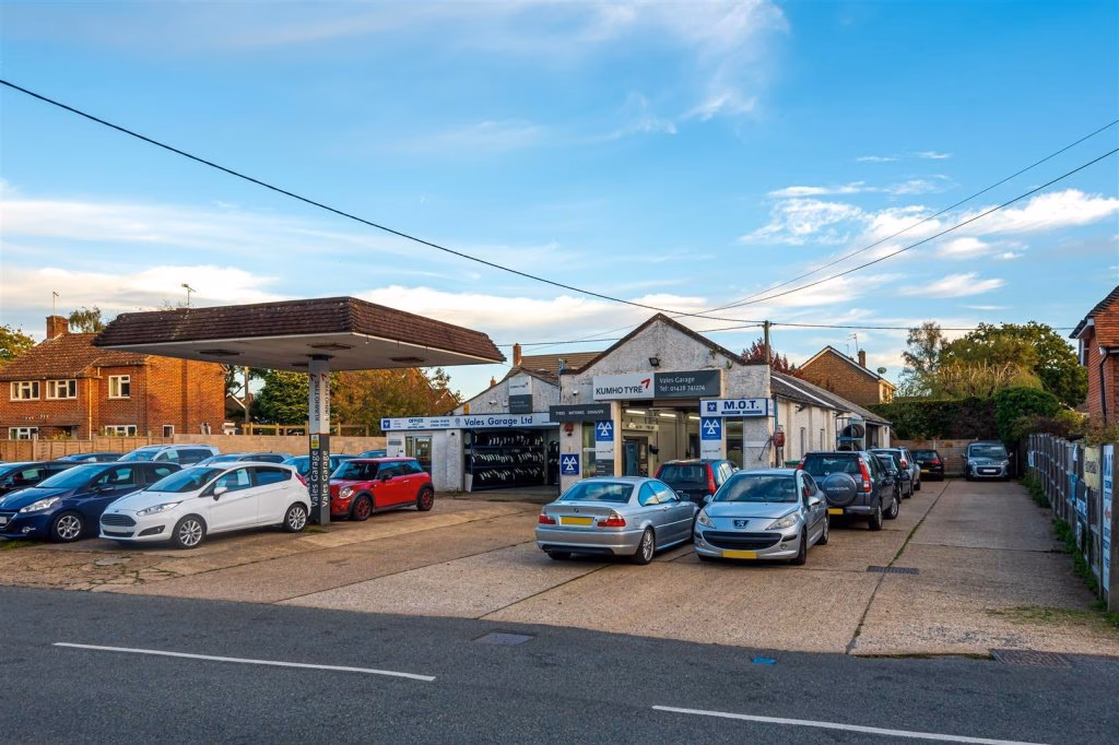 How much does it cost to buy a garage in Surrey?