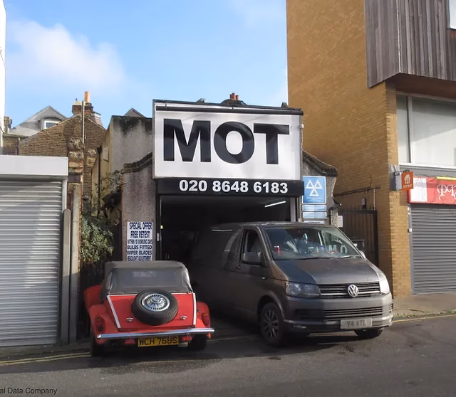 Who is Safari cars Mitcham?