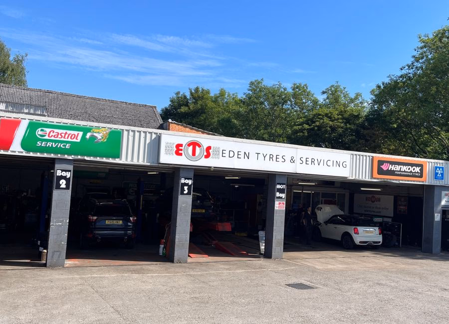 Where is Manders garage (Ripley) Ltd?