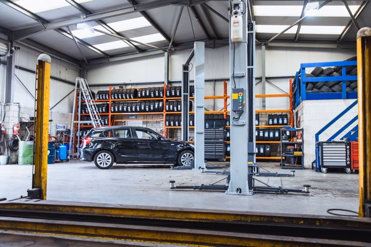 Where can I buy tyres in Ashton-under-Lyne?