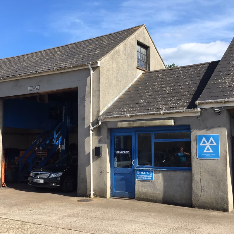 Who are setyres Dorchester?