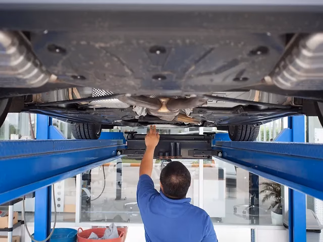 What services will I receive at Worthing Mot's?