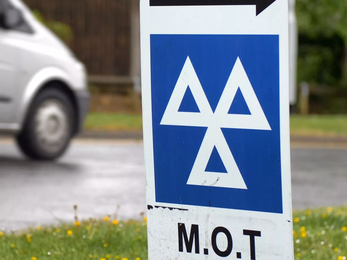 What types of vehicles do Glasgow City Council offer MOT tests?