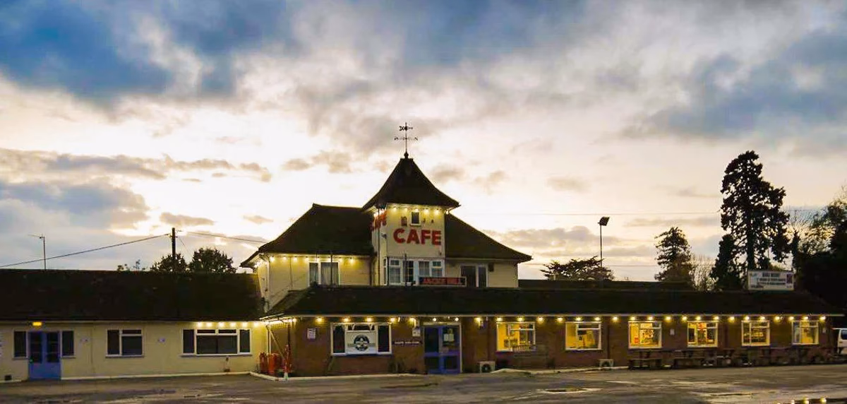 How can I contact Mot Hitchin?