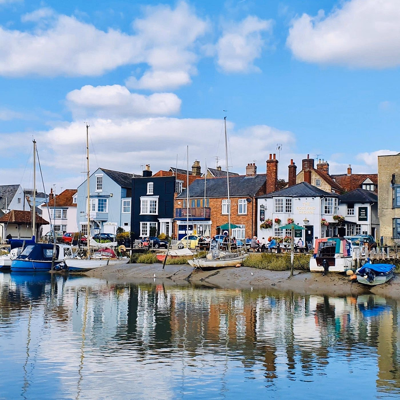 Can you fit a new motor boat engine on Mersea Island?
