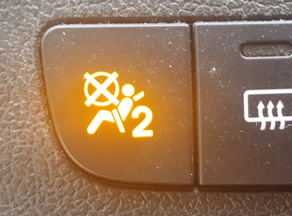 Why does my Fiat Punto have an airbag warning light?