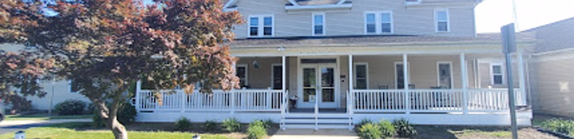 Does the MOT senior center have a discrimination policy?