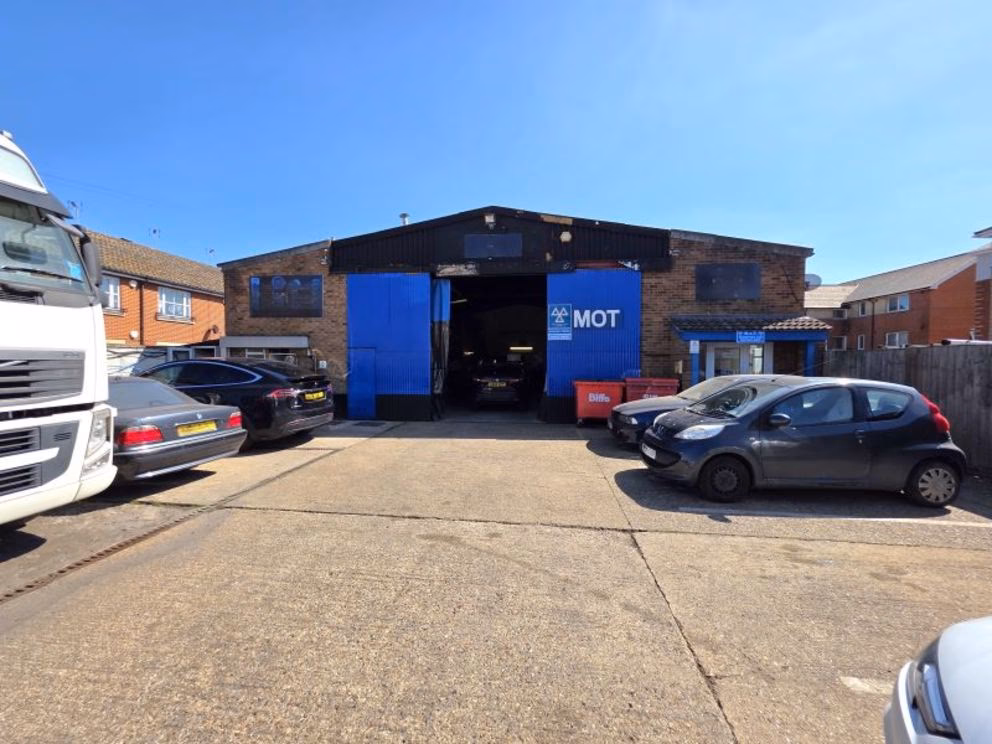 What is Kingsway MOT centre?